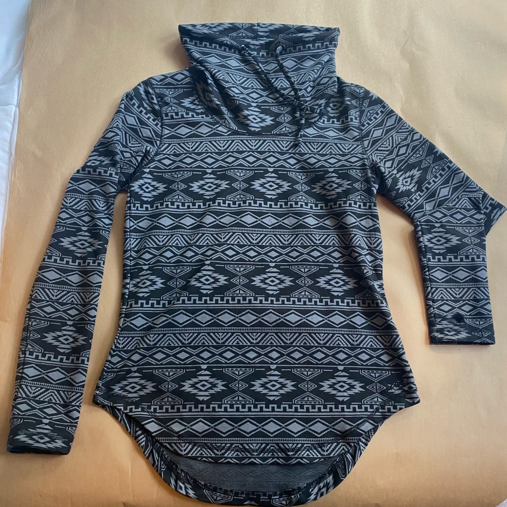 KAVU pullover cowl neck sweater with finger holes in each sleeve SMALL.